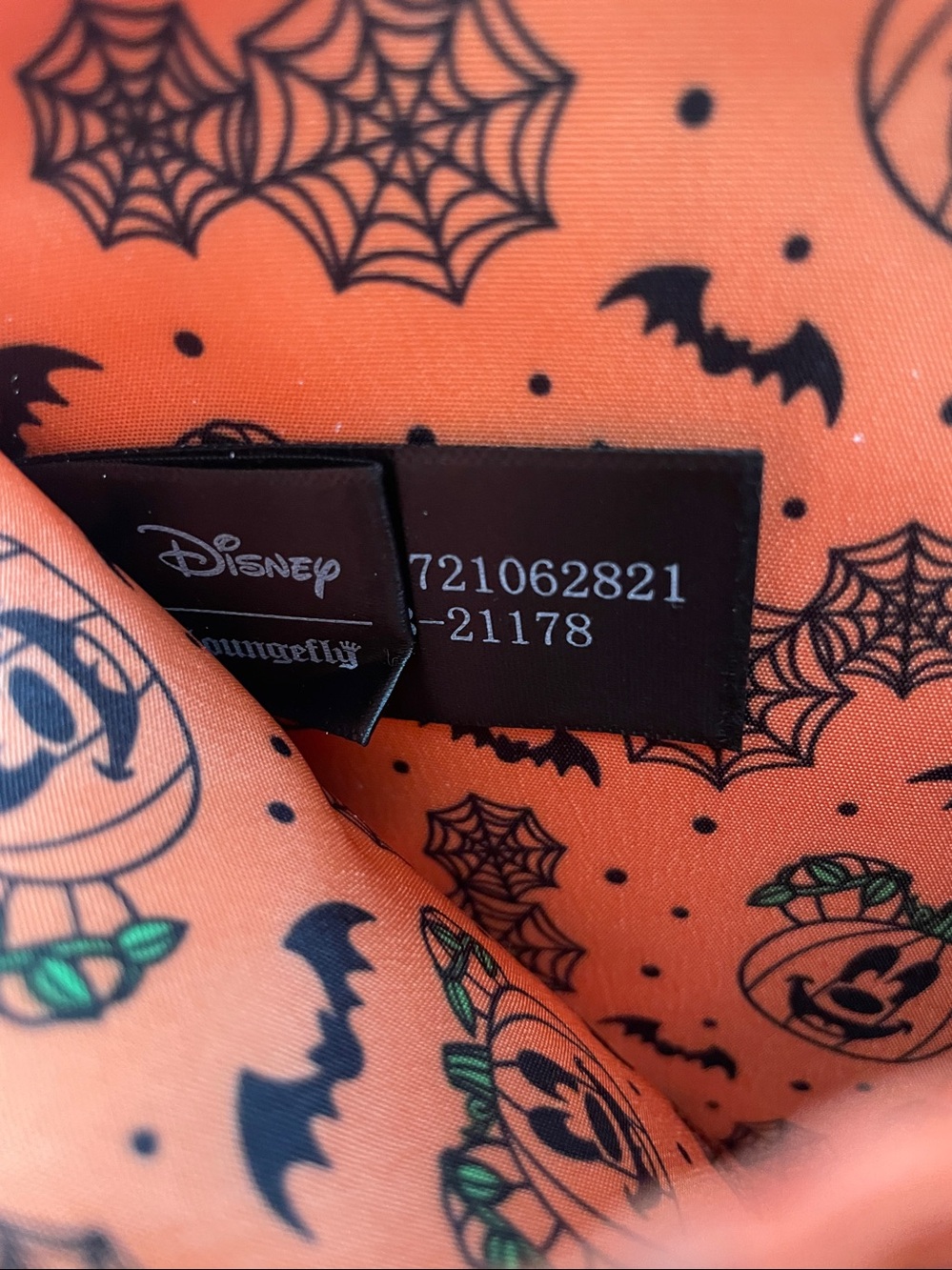 Disney x Loungefly Mickey Mouse Halloween Pumpkin Glow in the Dark Wallet - Picture 5 of 6